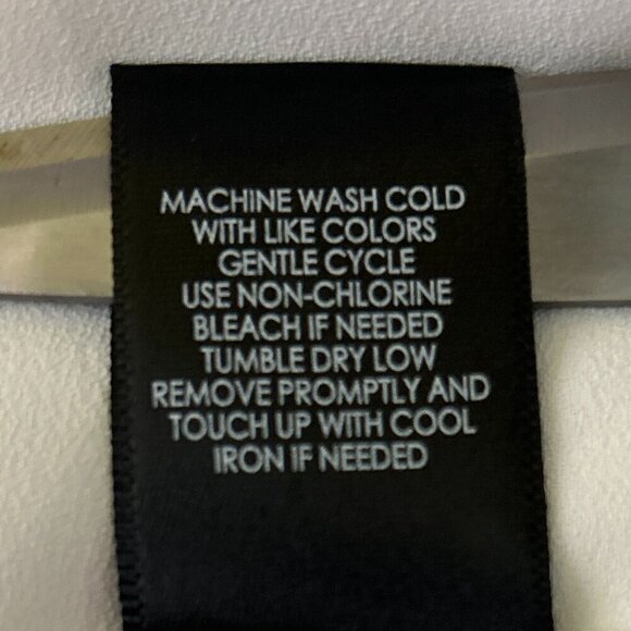 Torrid 0 SZ12 White Silky Button Front Tie Top Wardrobe Staple Minimalist Office - Picture 7 of 8